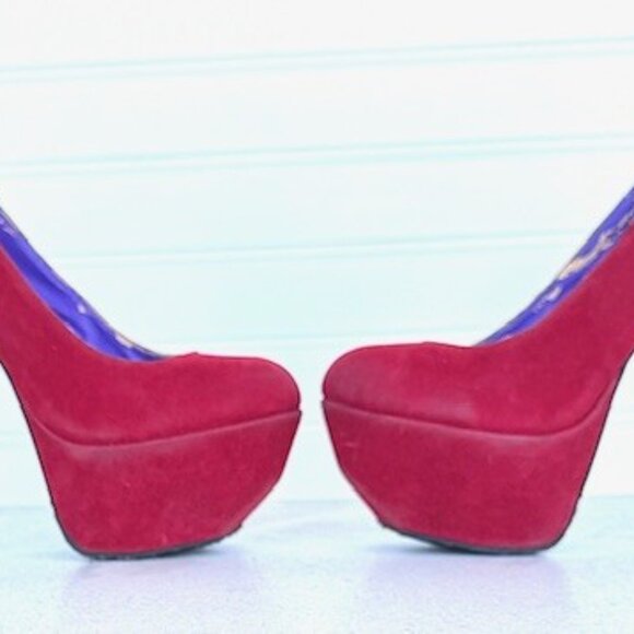 DOLLHOUSE 6 Inch Heels Size 5.5, Red Suede Platform Pumps - Picture 10 of 12